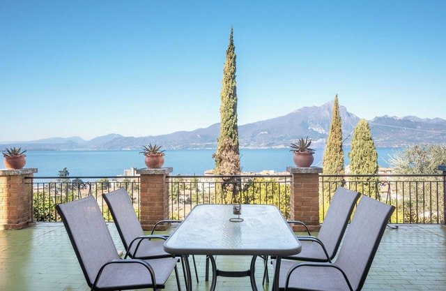 Villa Maria Lake View, apartment, terrace, near the village with parking.