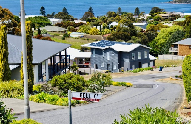 Villa Marie: 3 Bedrooms Family Friendly | Walk to the Beach + Sea View | Pets Welcome (Outdoors) | BBQ Patio |