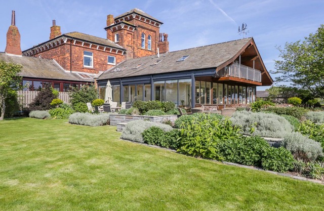VILLA MARINA, pet friendly, country holiday cottage in Roa Island