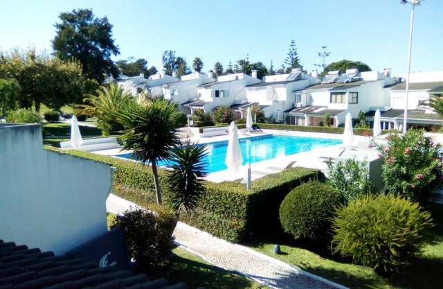 Villa Marisol in gated community w/pools and garden 4km from the beaches