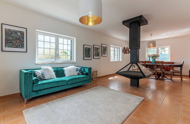 Villa 'Marmeleira Country House' with Private Terrace, Wi-Fi and Air Conditioning