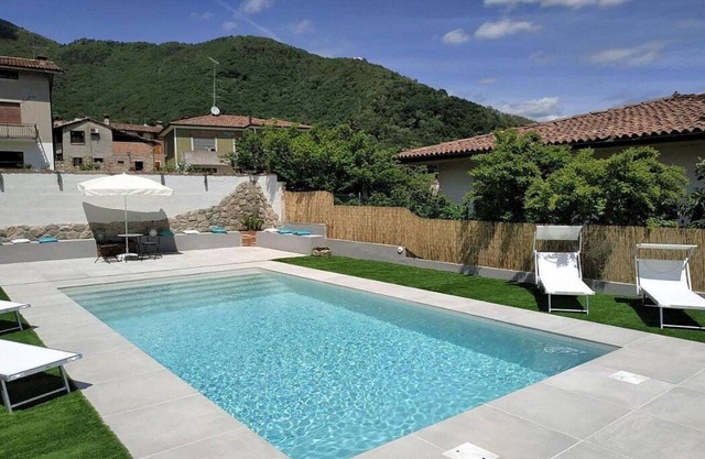 Villa Marsica E: A modern and graceful two-story apartment immersed in a splendid landscape, in the heart of a wonderful little town, with Free WI-FI.