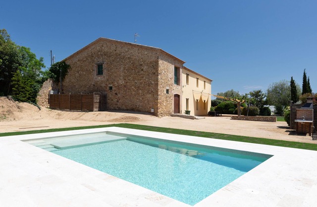 Villa 'Mas Tortós' with Mountain View, Private Garden and Barbecue