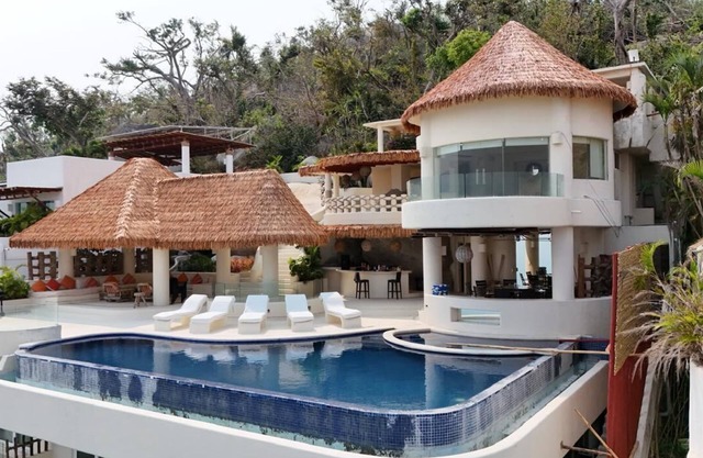Villa Maui: Luxury Getaway with Infinity Pool and Spectacular Views 19persons