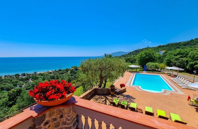 Villa Mediterraneo - Five Bedroom Villa, Sleeps 12