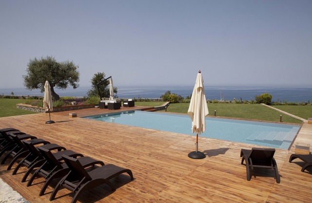 Villa Mediterraneo: Luxury Villa Rental in Calabria