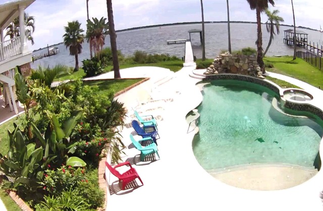Villa Melbourne Master BR suite w/King bed/heated Pool