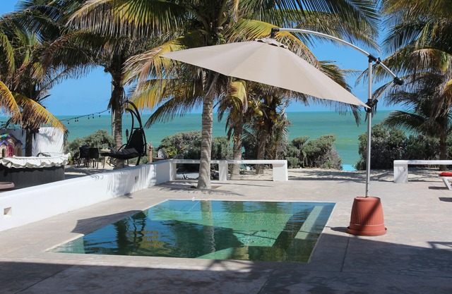Villa Mercedes 2- Beachfront House-Pool-Wifi Internet-Sat TV
