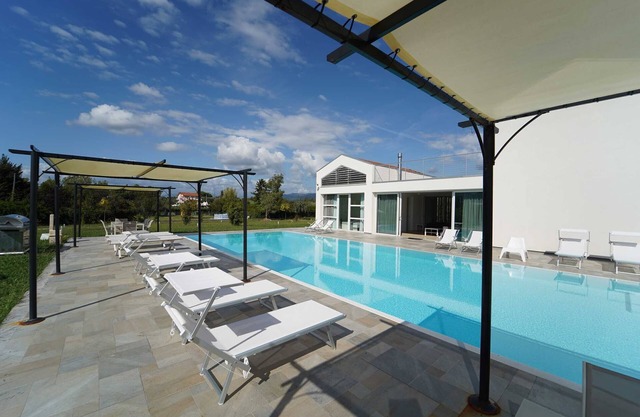 Villa Micol 5' from the sea!