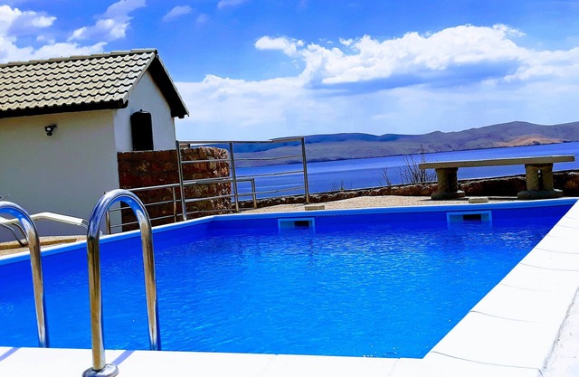 Villa Mihaela - Beachfront apartment "Ika" with sea view and pool