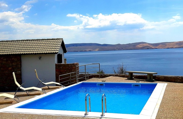 Villa Mihaela - Beachfront apartment "Ana" with sea view and pool