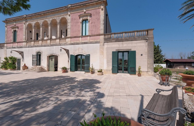 Villa 'Minioti Apartment A-B' with Shared Terrace, Wi-Fi and Air Conditioning