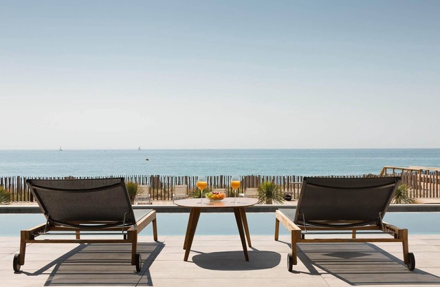 VILLA MIRAMAR - Beachfront & infinity pool