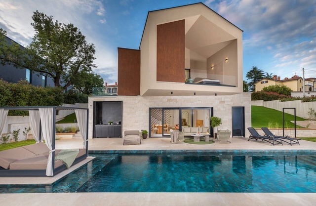 Villa Mol - A stunnung contemprary villa with large private pool, hot tub and sauna, just a short drive from the sea