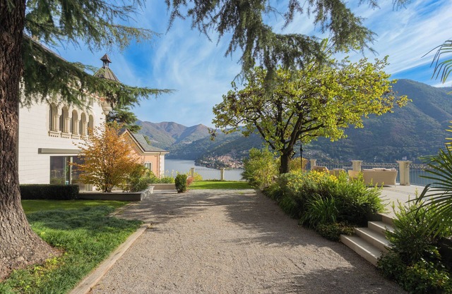 Villa Moltrasio - Four Bedroom Villa, Sleeps 8