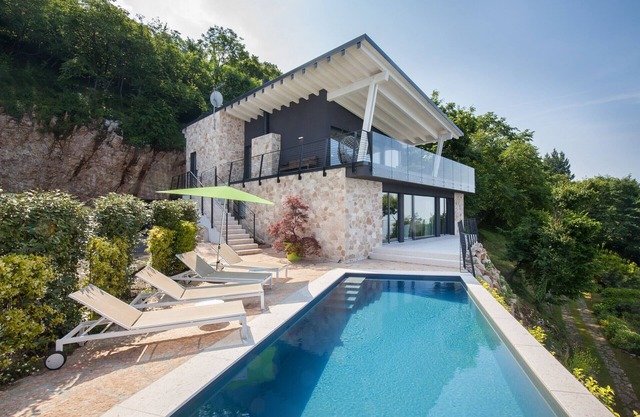 Villa Montelago With Pool