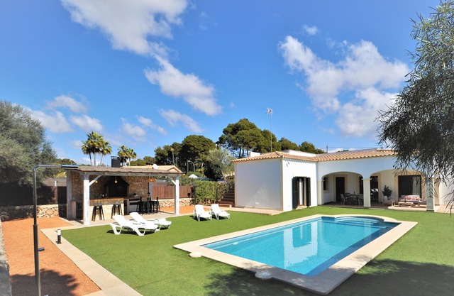 VILLA MONICA in a residential neighborhood of Cala Pi for 6 people with a private pool and garden - Free Wifi