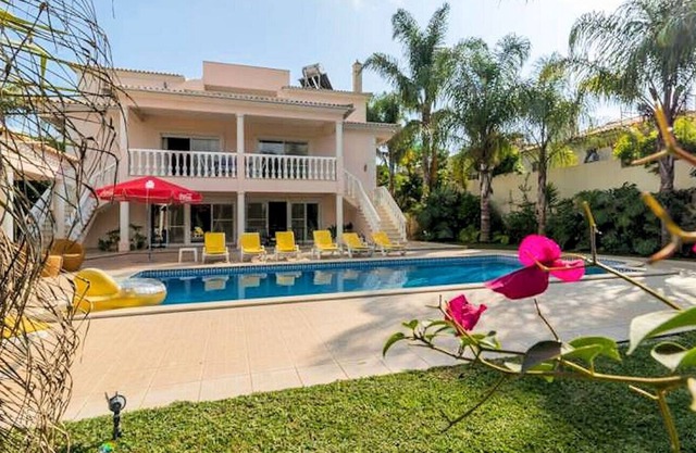 Villa Monte Do Alvor is a great 5 bedroom villa, fully airconditioned with private pool