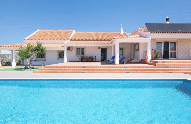 Villa 'Monte Do Pataco' with Private Pool, Private Terrace and Wi-Fi
