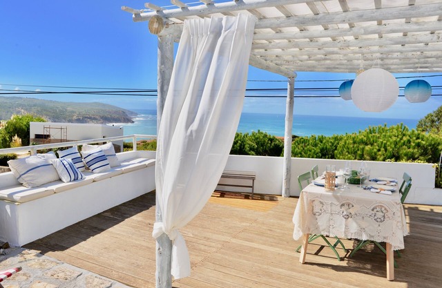 Villa Monte St António (Glade) -Sea views and private gardens close to the beach