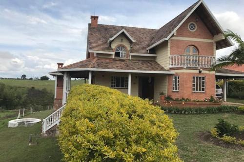Villa Monterrey- Mesa de Los Santos