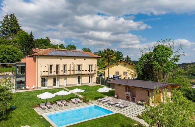 Villa Monteu - Eight Bedroom Villa, Sleeps 18