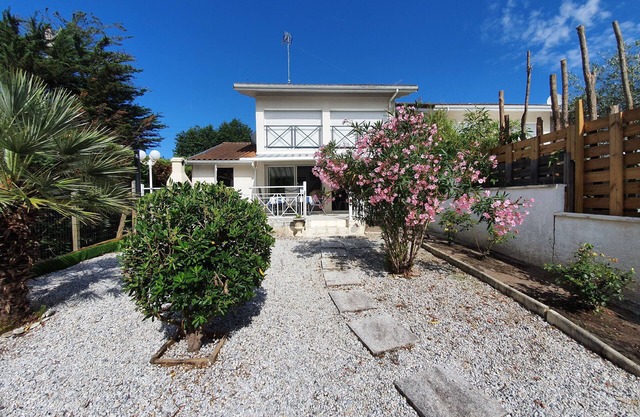 Villa Monzie basin