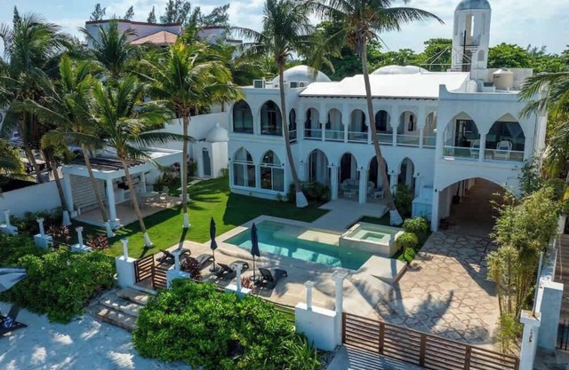 Villa Moriska- Unique Beachfront Villa