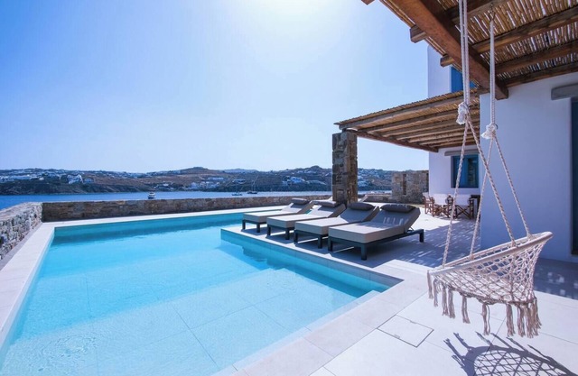 Villa 'Myko Grand' with Sea View, Wi-Fi and Air Conditioning