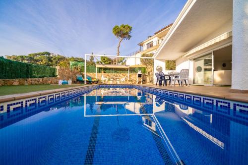 Villa Natura Lux, Piscina privada y zona exterior