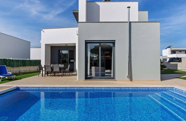 Villa near Obidos Lagoon and Surf Beaches