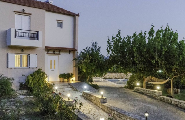 VILLA NEFELI, WITH MOUNTAIN VIEW, PRIVATE POOL AND GARDEN