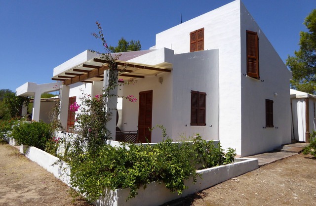 Villa nestled in the countryside with spectacular views for 6 people