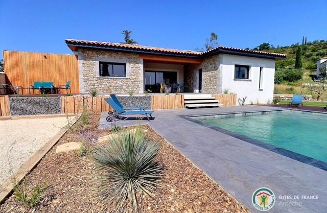 Villa Neuve, Climatisée; Grande Piscine, Lieu Calme
