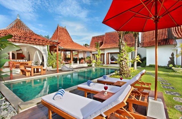 Villa Nico exquisite 5 bedrooms in lovely Balinese-inspired décor.