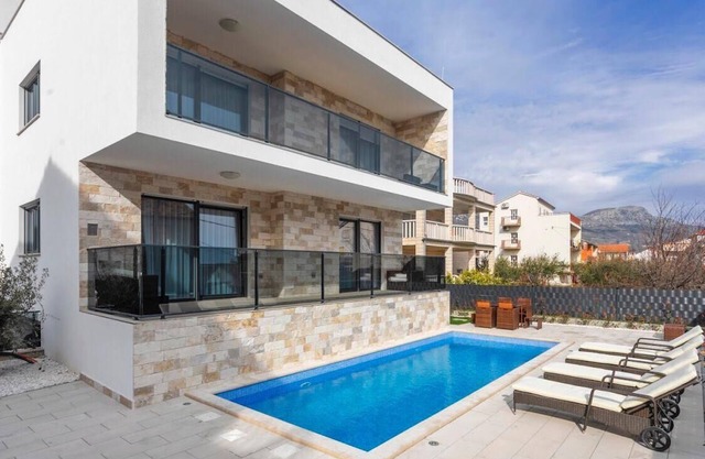 VILLA NICOLINA - AP MARIELLA PRIVATE SUN DECK WITH JACUZZI