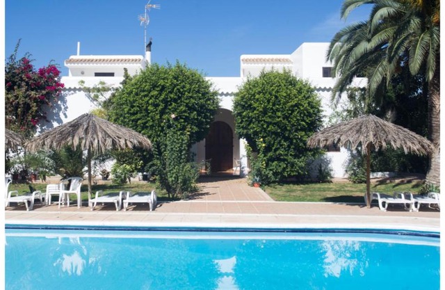 Villa Nieves is a beautiful villa set in a rural location yet it is still only a 5 minute drive from San Antonio and San Rafael