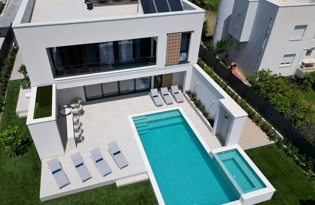 Villa NikandranA six bedroom Villa designed for a perfect holiday