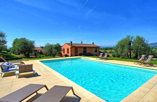 Villa Nora - Holiday Villa Rental with swimming pool near Florence