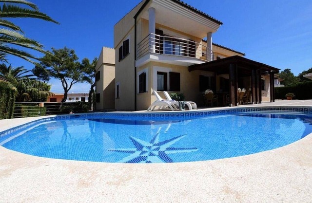 Villa "Northern Star" close to the Beach with Pool, Wi-Fi, A/C, Terrace & Garden