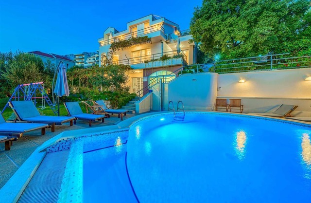 Villa Nugal - 5 bedroom Family Villa with Heated Pool in Makarska