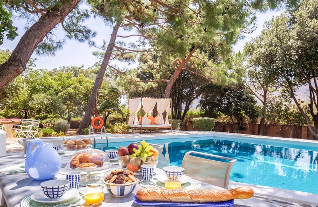 Villa Oasis, coastal villa with private pool and garden by JJ Hospitality-