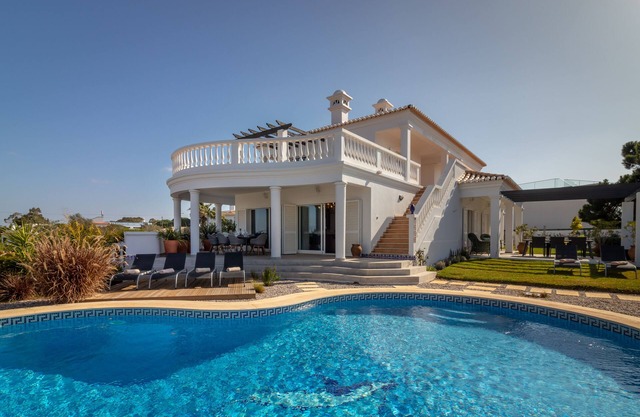 Villa Ocean Blue, Ocean views , Walk to beach, Pool