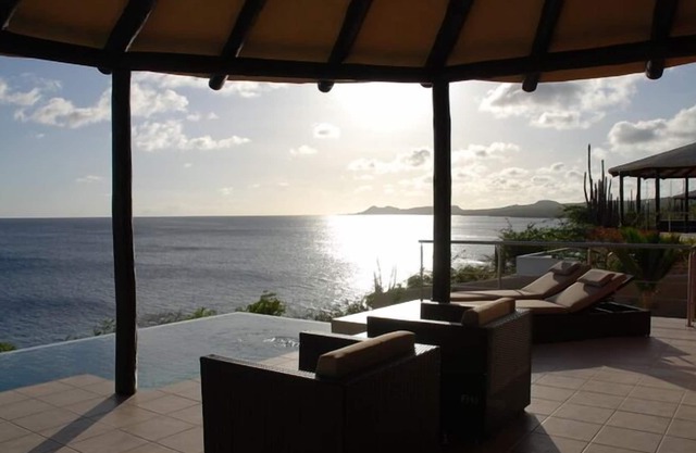 Villa Oceane - Ocean Front, Infinity Pool, Set up for Divers, Gated Community