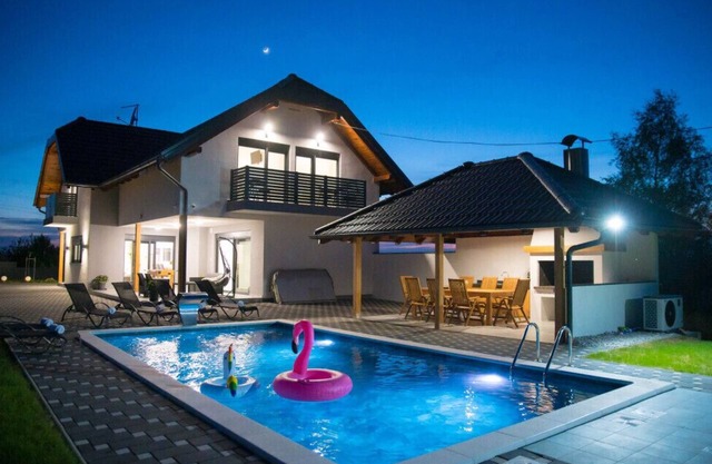 Villa Old Hills by Villas Guide