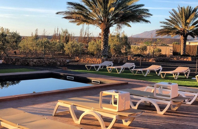 VILLA OLIVA swimming pool with hydro-massage wifi air conditioning and lots of space.