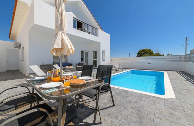 Villa Olivia - 3 bedroom villa ideal for relaxed family holidays