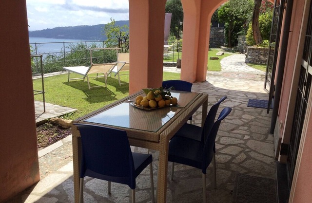 Villa Olivia apartment: terrace, portico, Portofino Gulf view