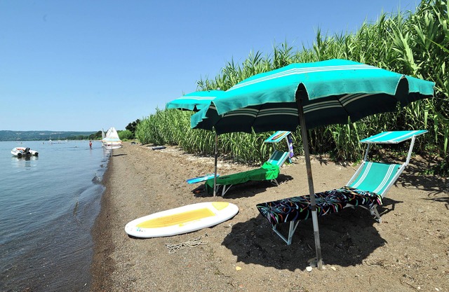 Villa on lake BOLSENA with private beach 40 meters and 2000 meters garden