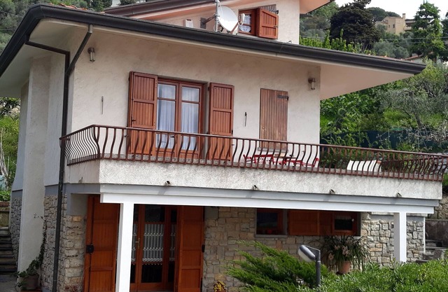 Villa on the hill with parking, garden, panorama